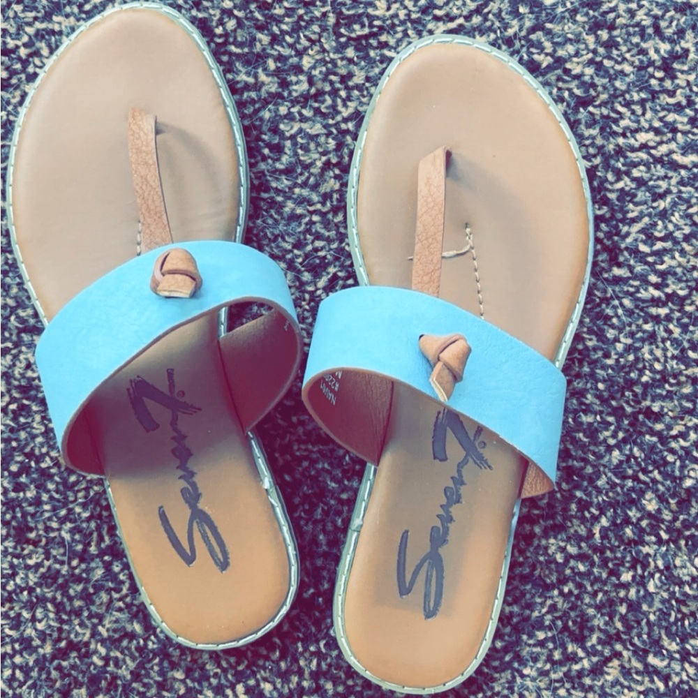 Seven7 women’s flat sandals, new